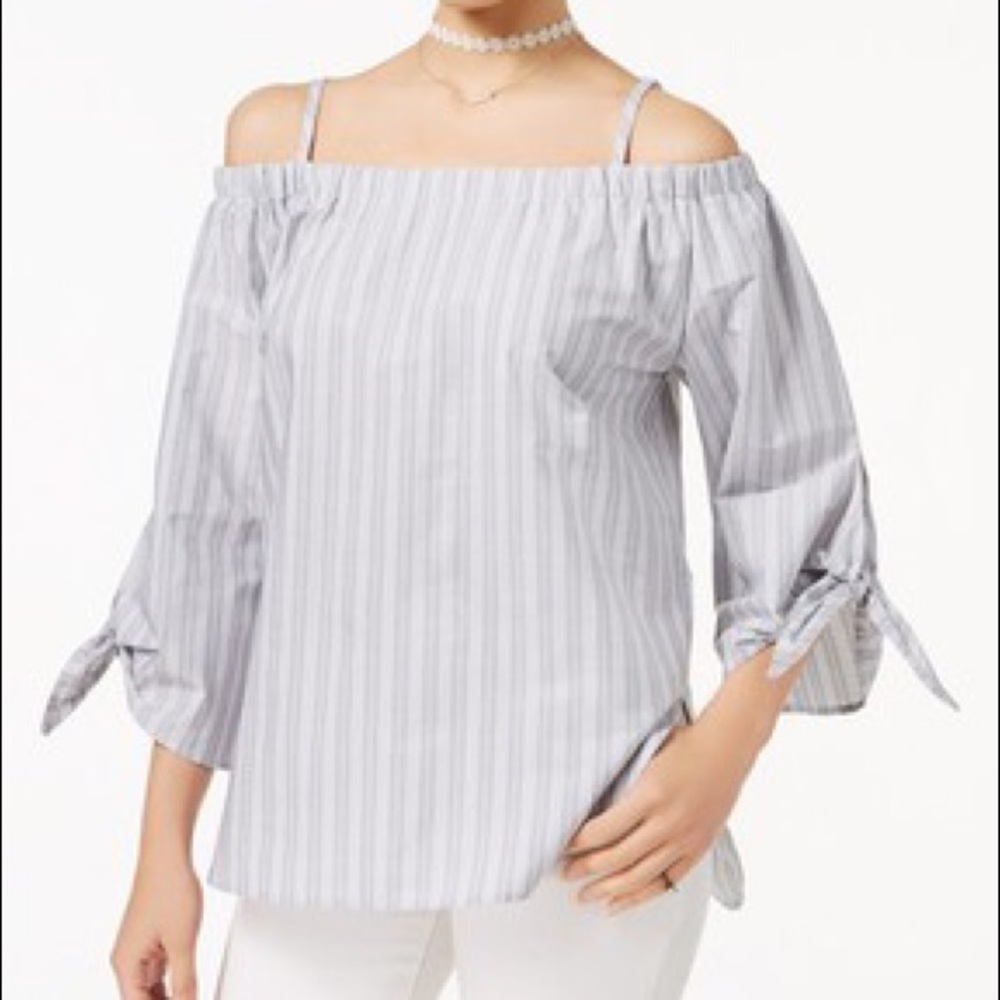 (Free with purchase) Seven Sisters OffShoulder Top - Picture 4 of 4